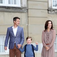 El Príncipe Christian de Dinamarca, feliz junto a Federico y Mary de Dinamarca