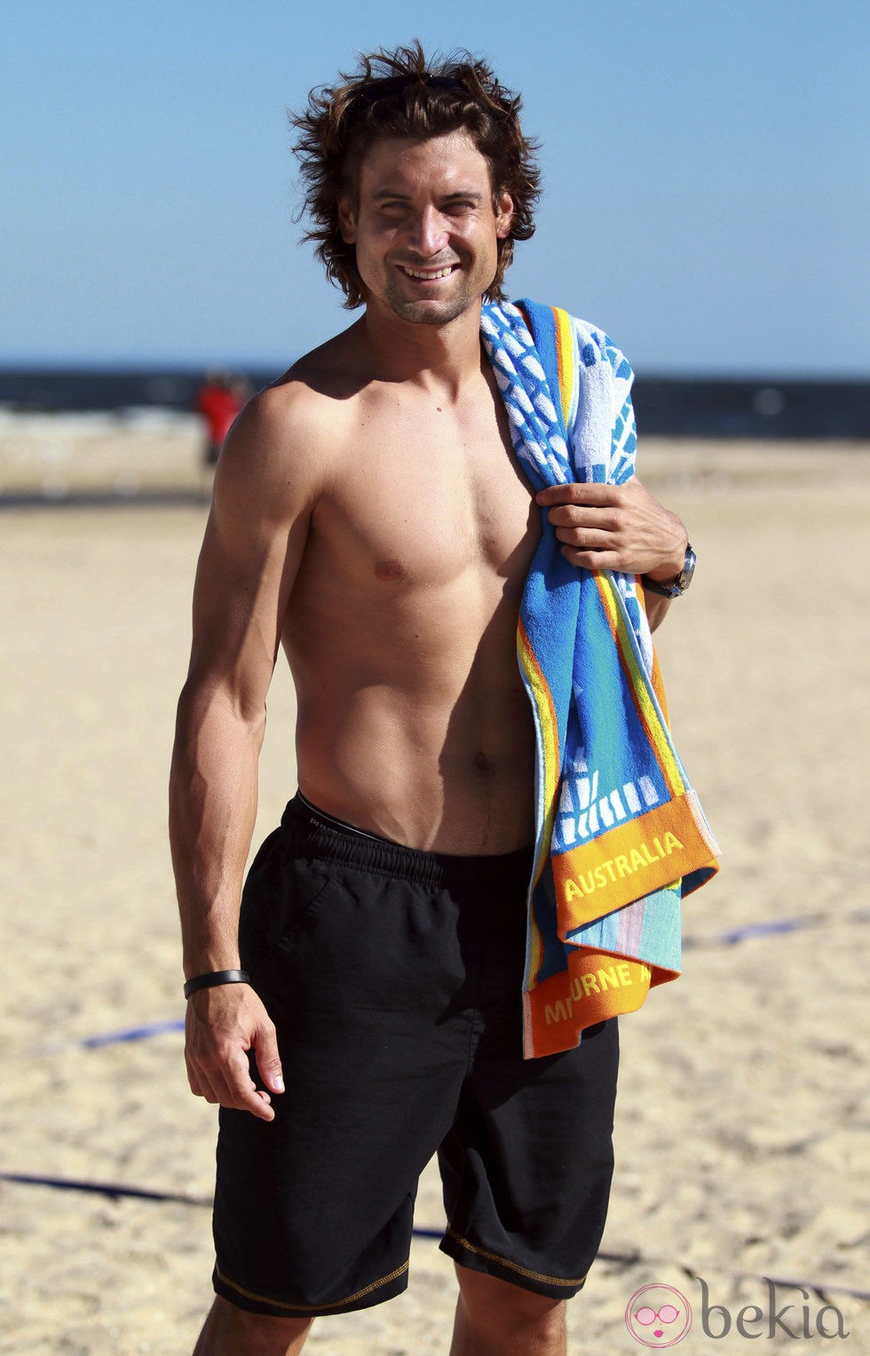 David Ferrer con el pecho desnudo en la playa