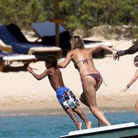Heidi Klum y Seal se lanzan al agua con sus hijos en Porto Cervo