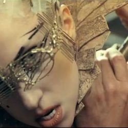 Lady Gaga al más puro estilo Frankenstein en el videoclip 'You and I'