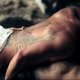 Lady Gaga mantiene sexo con un hombre en el videoclip 'You and I'