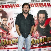 Antonio Garrido en el estreno de 'Momentum' de Mayumaná