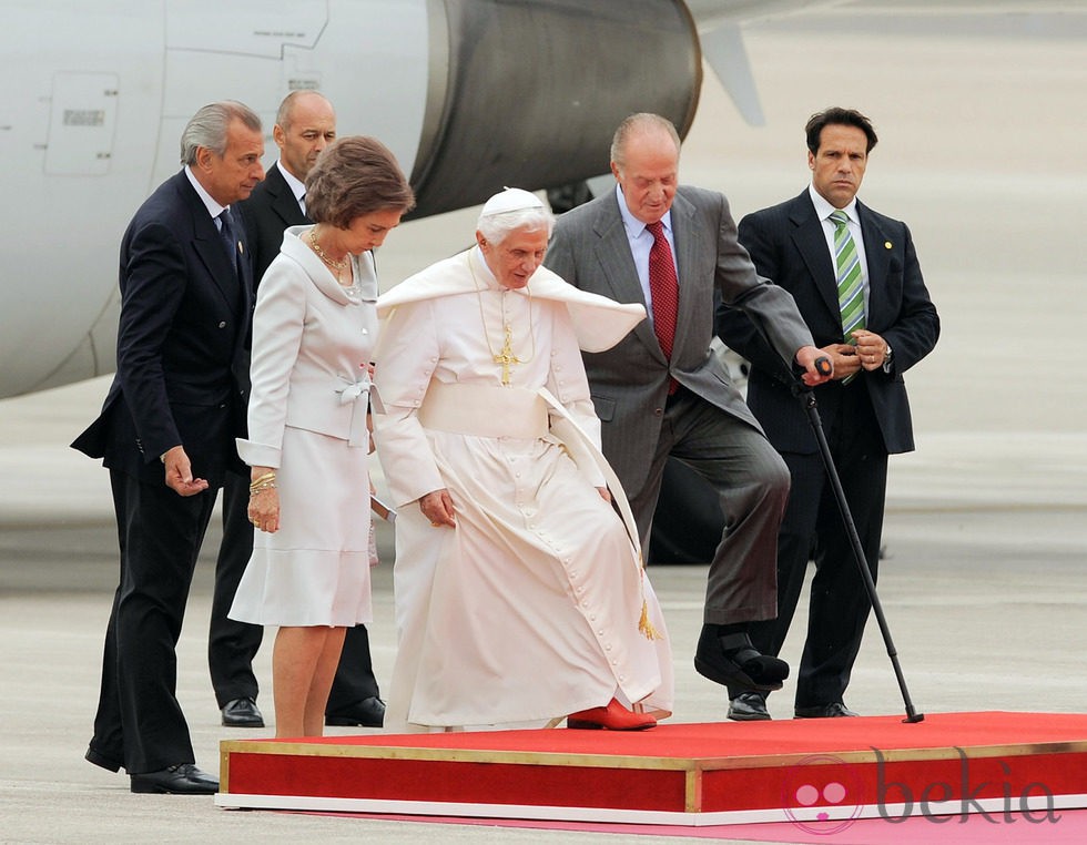 Los Reyes de España y el Papa Benedicto XVI en Madrid-Barajas