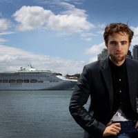 Robert Pattinson con pose interesante en una sesión de fotos en Sidney