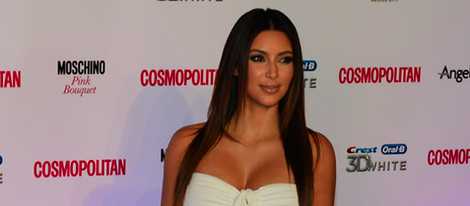 Kim Kardashian posa durante un evento de Cosmopolitan Magazine
