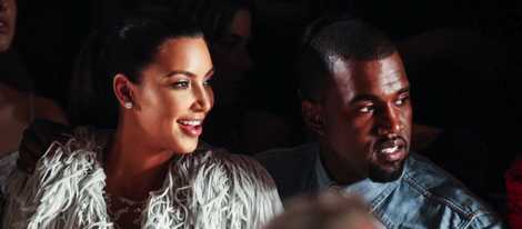Kim Kardashian y su novio Kanye West en la Mercedes-Benz Fashion Week