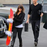 Lea Michele y Cory Monteith compran tablas de snowboard