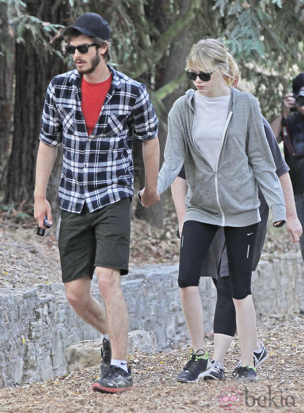 Andrew Garfield y Emma Stone pasean agarrados de la mano por California