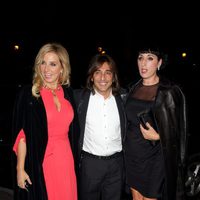 Rossy de Palma y Antonio Carmona y su mujer en la cena de gala de la exposición 'El arte de Cartier'