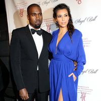 Kim Kardashian y Kanye West en la gala solidaria Angel Ball 2012