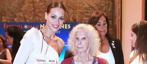 Eva González y la Duquesa de Alba en los Premios Solidarios del Festival de las Naciones