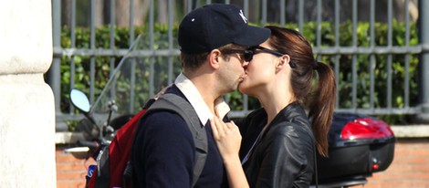 Jason Sudeikis y Olivia Wilde besándose en Roma