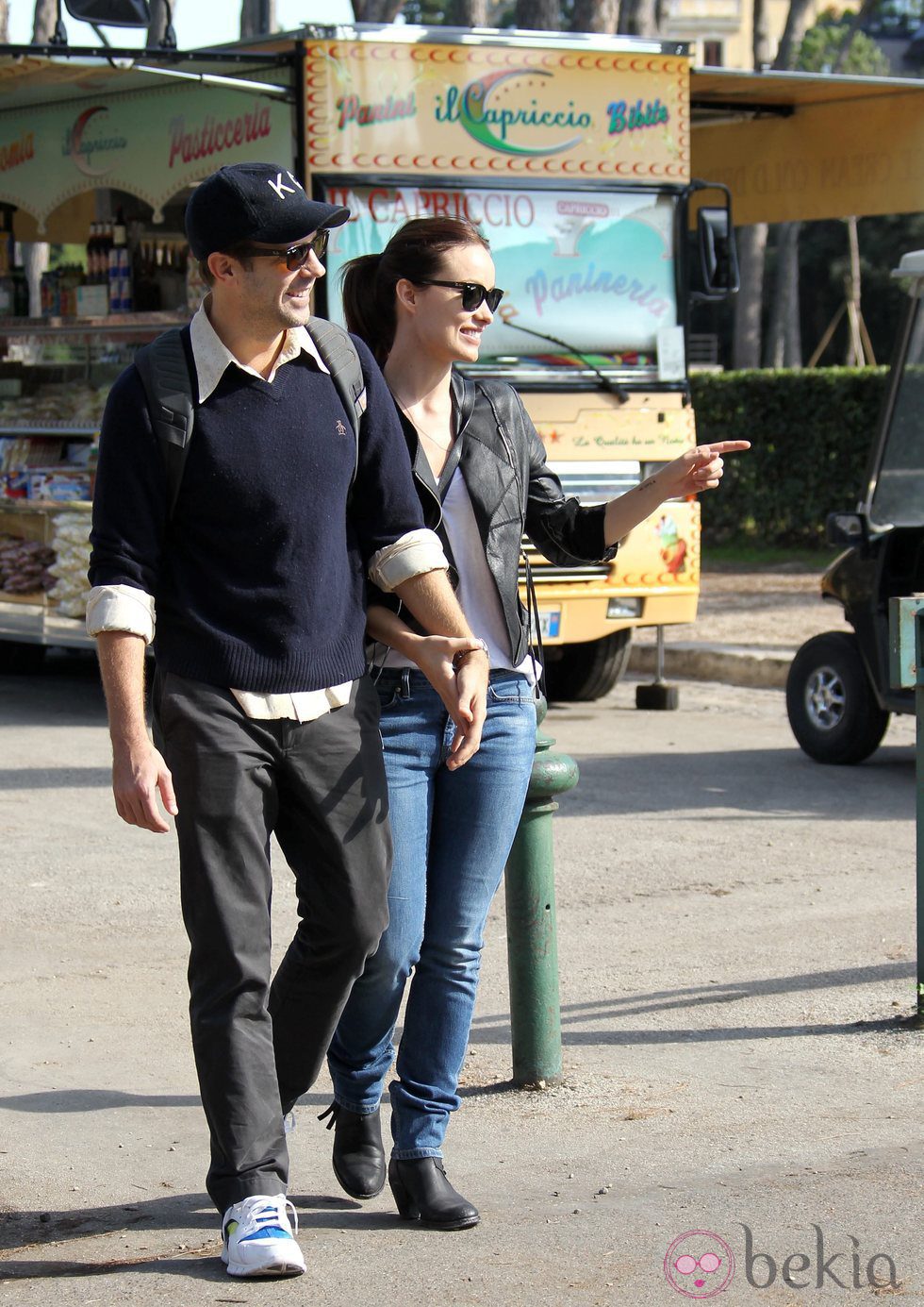Olivia Wilde y Jason Sudeikis charlan animadamente durante su paseo por Roma