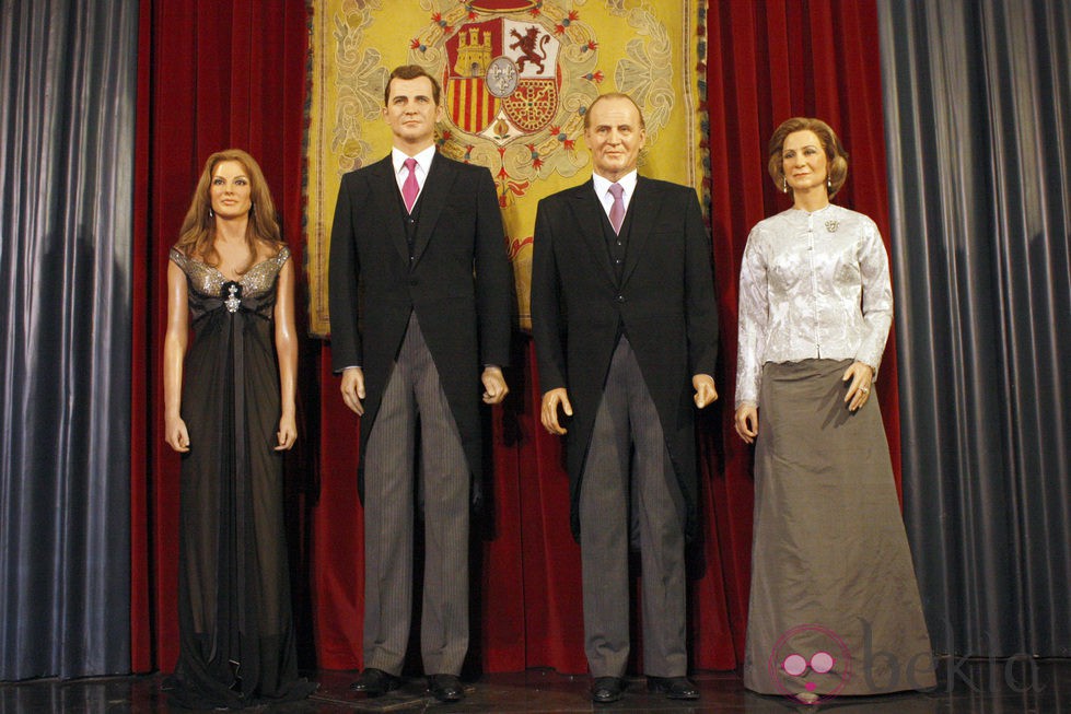 Figuras de los Príncipes Felipe y Letizia y los Reyes Juan Carlos y Sofía en el Museo de Cera de Madrid