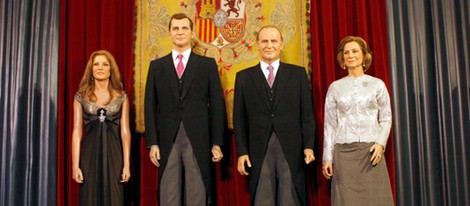 Figuras de los Príncipes Felipe y Letizia y los Reyes Juan Carlos y Sofía en el Museo de Cera de Madrid