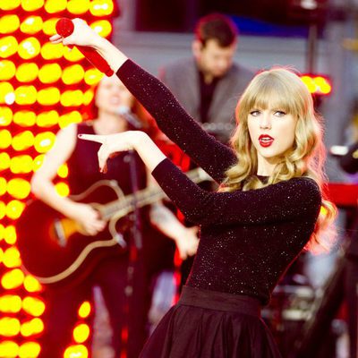 Taylor Swift durante una actuación en 'Good Morning America'