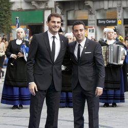 Iker Casillas y Xavi Hernández en la entrega de los Premios Príncipe de Asturias 2012