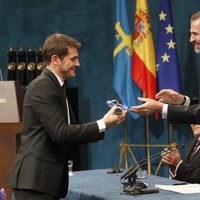 Iker Casillas recogiendo el Premio Príncipe de Asturias 2012