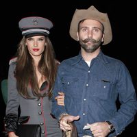 Alessandra Ambrosio con Jamie Mazur en la fiesta de Halloween 2012
