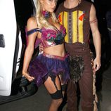 Paris Hilton y River Viiperi disfrazados para otra fiesta de Halloween 2012