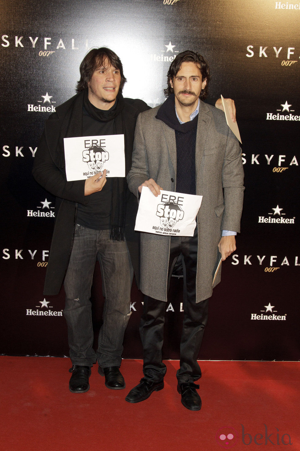 Sergio Peris Mencheta y Juan Diego Botto en el estreno de 'Skyfall' en Madrid