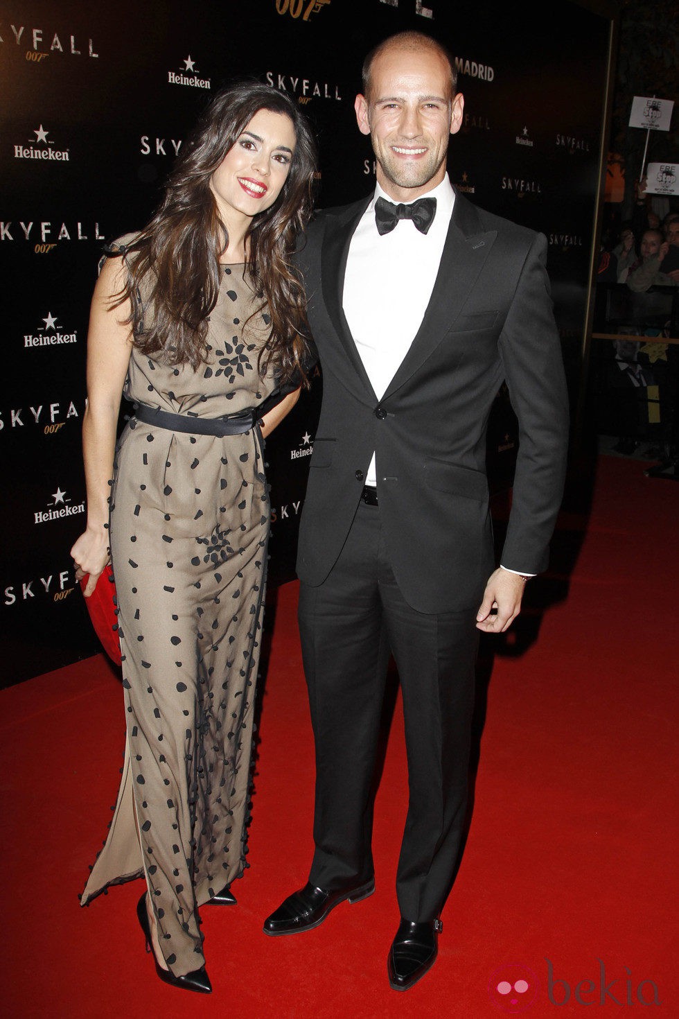 Gonzalo Miró y su novia Ana Isabel Medinabeitia en el estreno de 'Skyfall' en Madrid