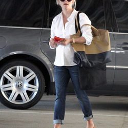 Reese Witherspoon haciendo recados después de dar a luz a su tercer hijo