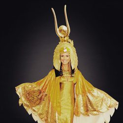 Heidi Klum disfrazada de Cleopatra para Halloween