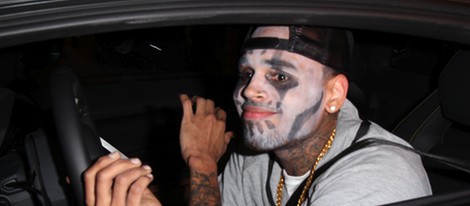 Chris Brown con la cara pintada para Halloween