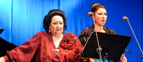 Montserrat Caballé con su hija durante un concierto el pasado verano de 2012