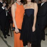 Emily Blunt y Marion Cotillard en la gala Harper's Bazaar Mujer del Año 2012
