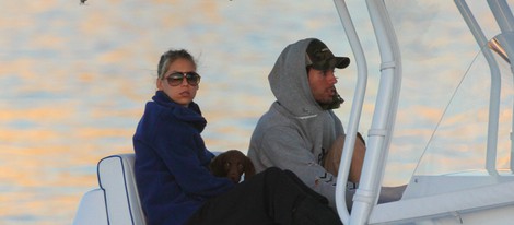 Enrique Iglesias y Anna Kournikova surcando las aguas de Miami