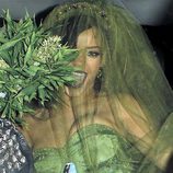 Rihanna celebra Halloween 2012 vestida de novia verde