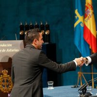 Xavi Hernández recibiendo su Premio Príncipe de Asturias de los Deportes 2012