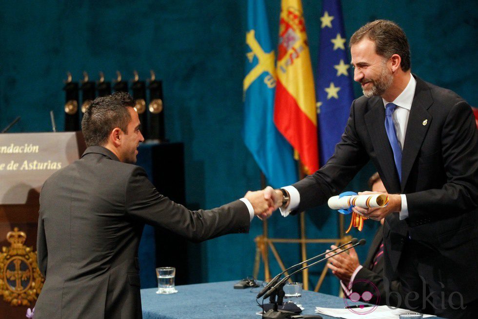 Xavi Hernández recibiendo su Premio Príncipe de Asturias de los Deportes 2012