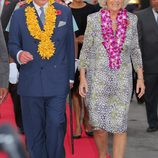 Carlos de Inglaterra y Camilla Parker a su llegada a Papúa Nueva Guinea