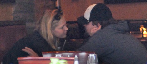 Erin Heatherton y Leonardo DiCaprio disfrutando de una comida en Nueva York