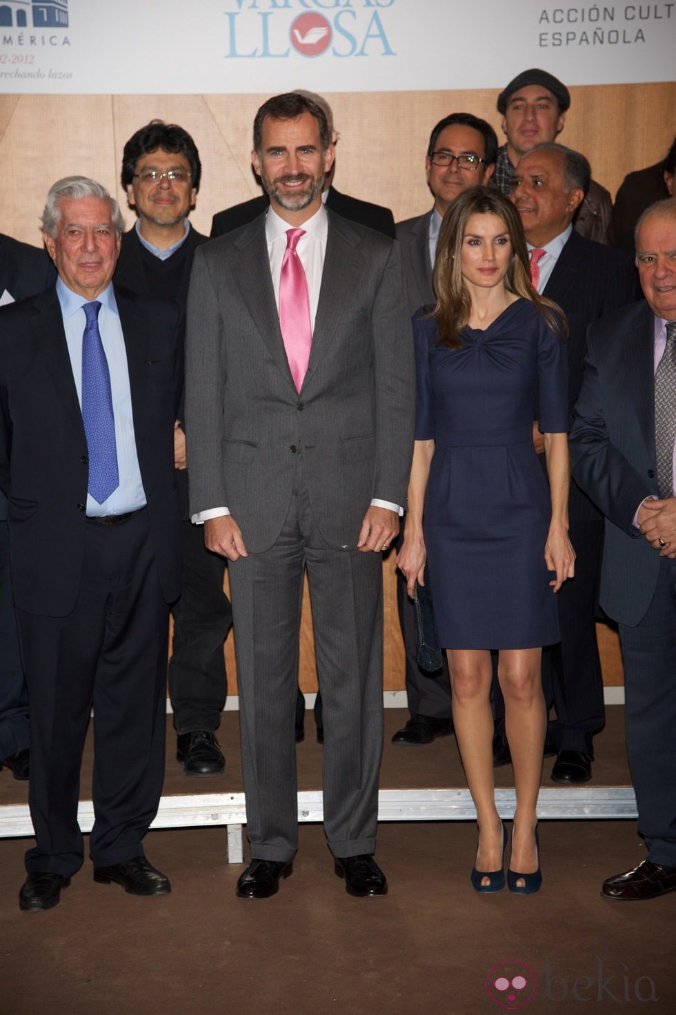 Mario Vargas Llosa y los Príncipes de Asturias en la inauguración de 'El Canon del Boom'
