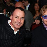 David Furnish y Elton John en la gala Music Industry Trusts Awards 2012