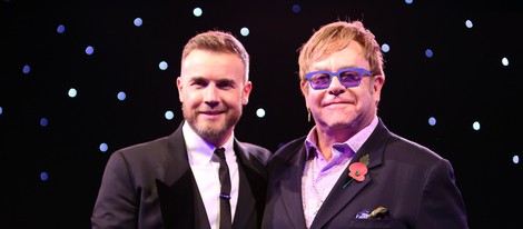Elton John entrega el Premio Music Industry 2012 a Gary Barlow