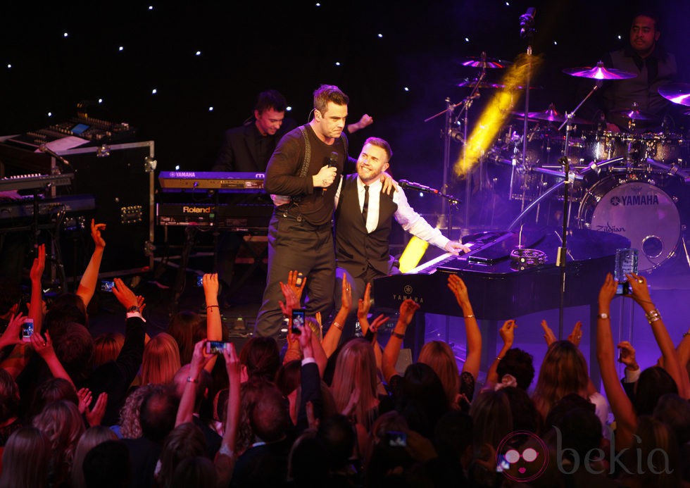 Robbie Williams y Gary Barlow en la gala Music Industry Trusts Awards 2012