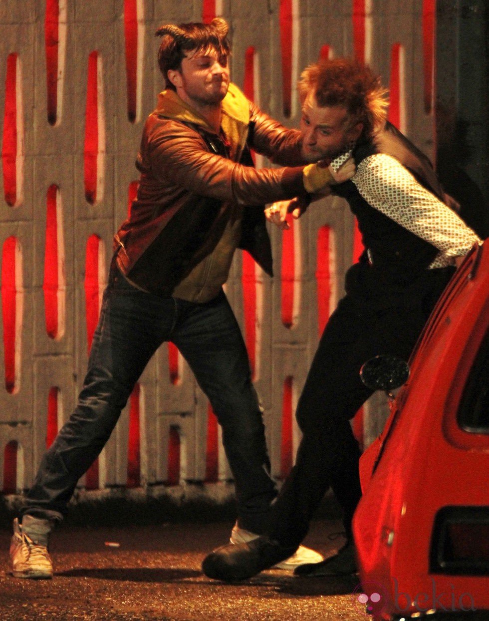 Daniel Radcliffe y Joe Anderson se pelean en una escena de 'Horns'