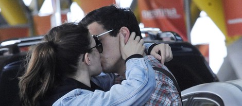 Mario Casas y María Valverde besándose