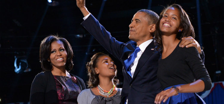 Barack Obama, Michelle y Sasha y Malia celebrando la reelección
