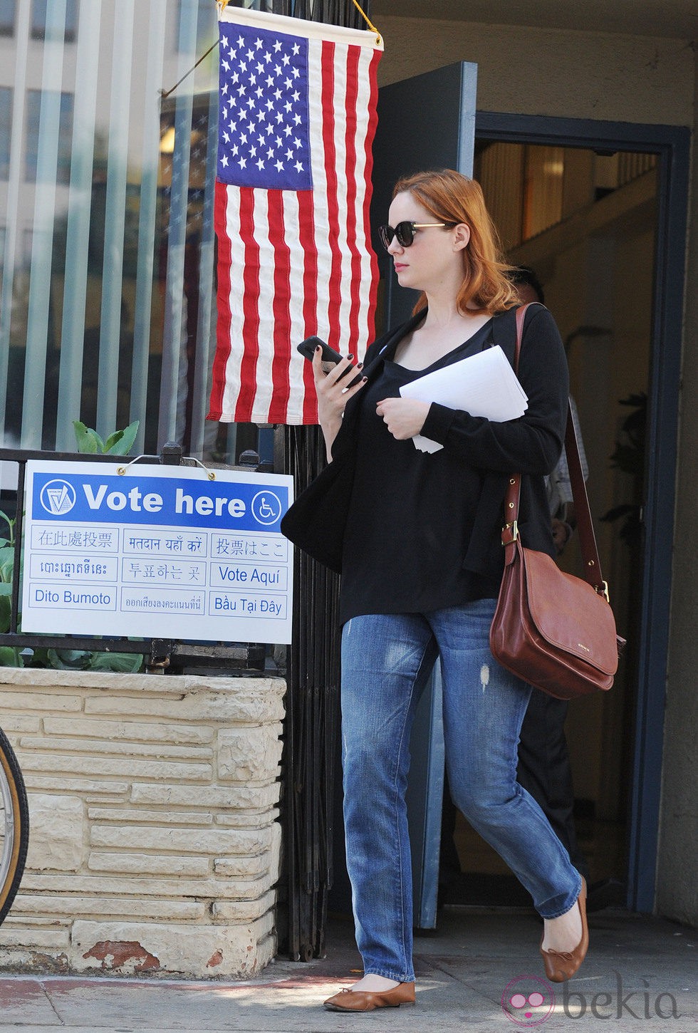 Christina Hendricks ejerce su derecho a voto