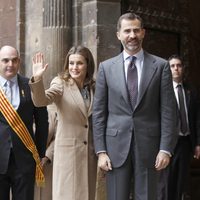 Los Príncipes Felipe y Letizia durante su visita a Alcañiz