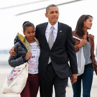 Barack y Michelle Obama, Malia y Sasha regresan a la Casa Blanca