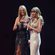 Taylor Swift recibiendo un premio en la ceremonia de los MTV Europe Music Awards
