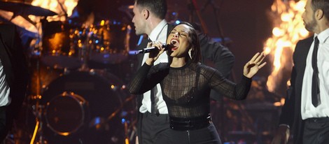 Alicia Keys durante su actuación en los MTV Europe Music Awards 2012