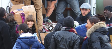 Justin Timberlake y Jessica Biel ofreciendo su ayuda a las víctimas de Sandy